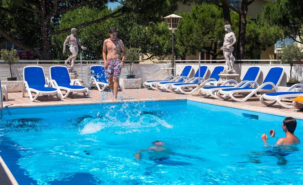 Hotel Trevi Lido di Jesolo Exterior photo