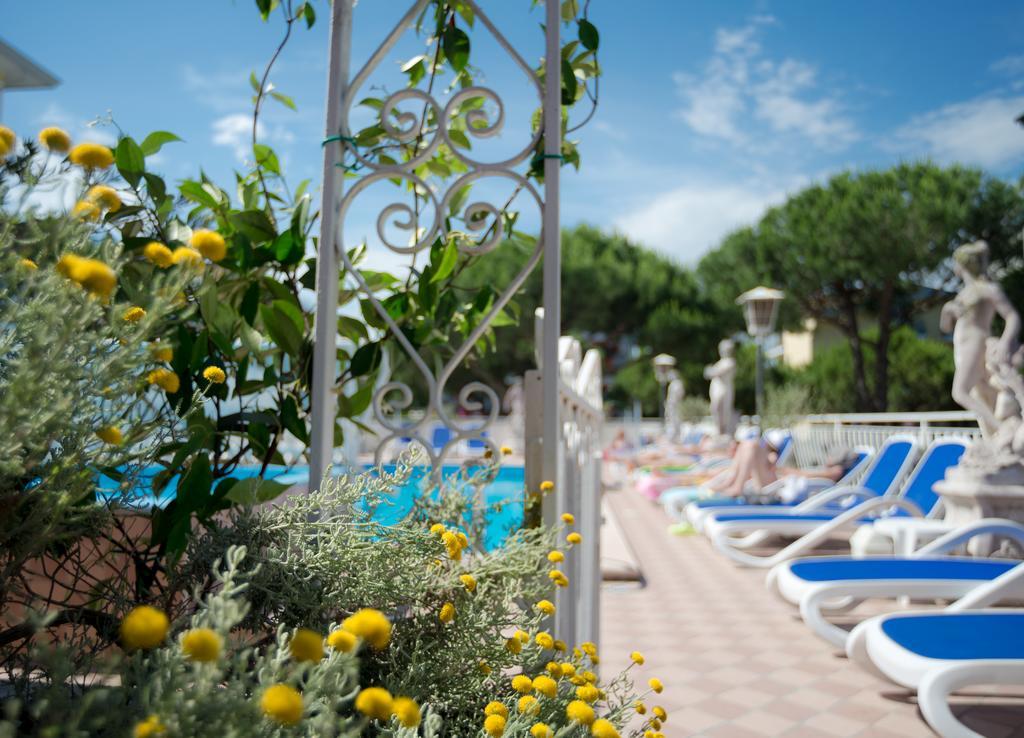Hotel Trevi Lido di Jesolo Exterior photo